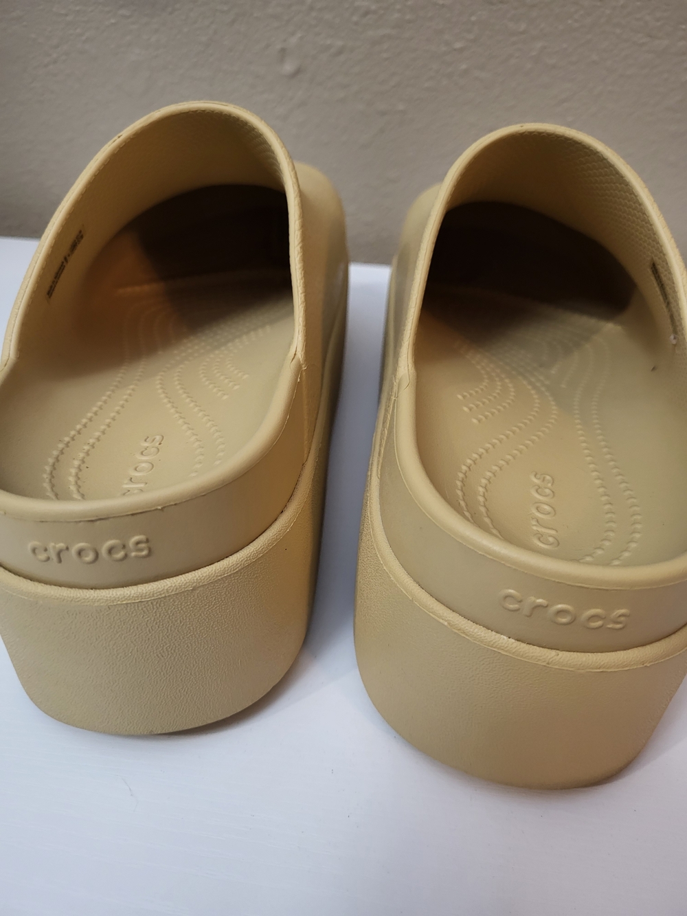 Crocs Dylan Platform Clogs ~ Wheat or Khaki ~ Womens Size 9 EUC - Picture 8 of 9